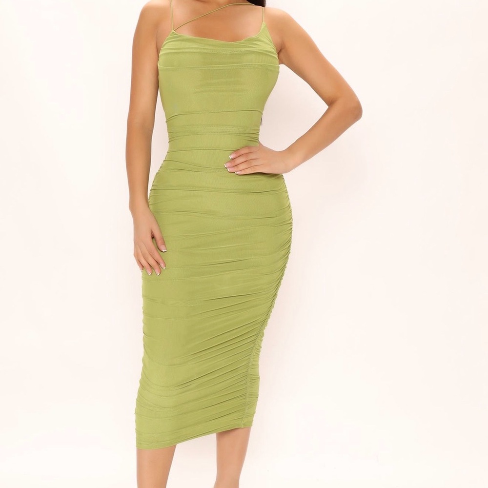 Fashion Nova sz Medium chartreuse midi dress